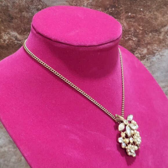 Vintage Clustered Floral Pendant Necklace Gold Tone - Picture 10 of 14